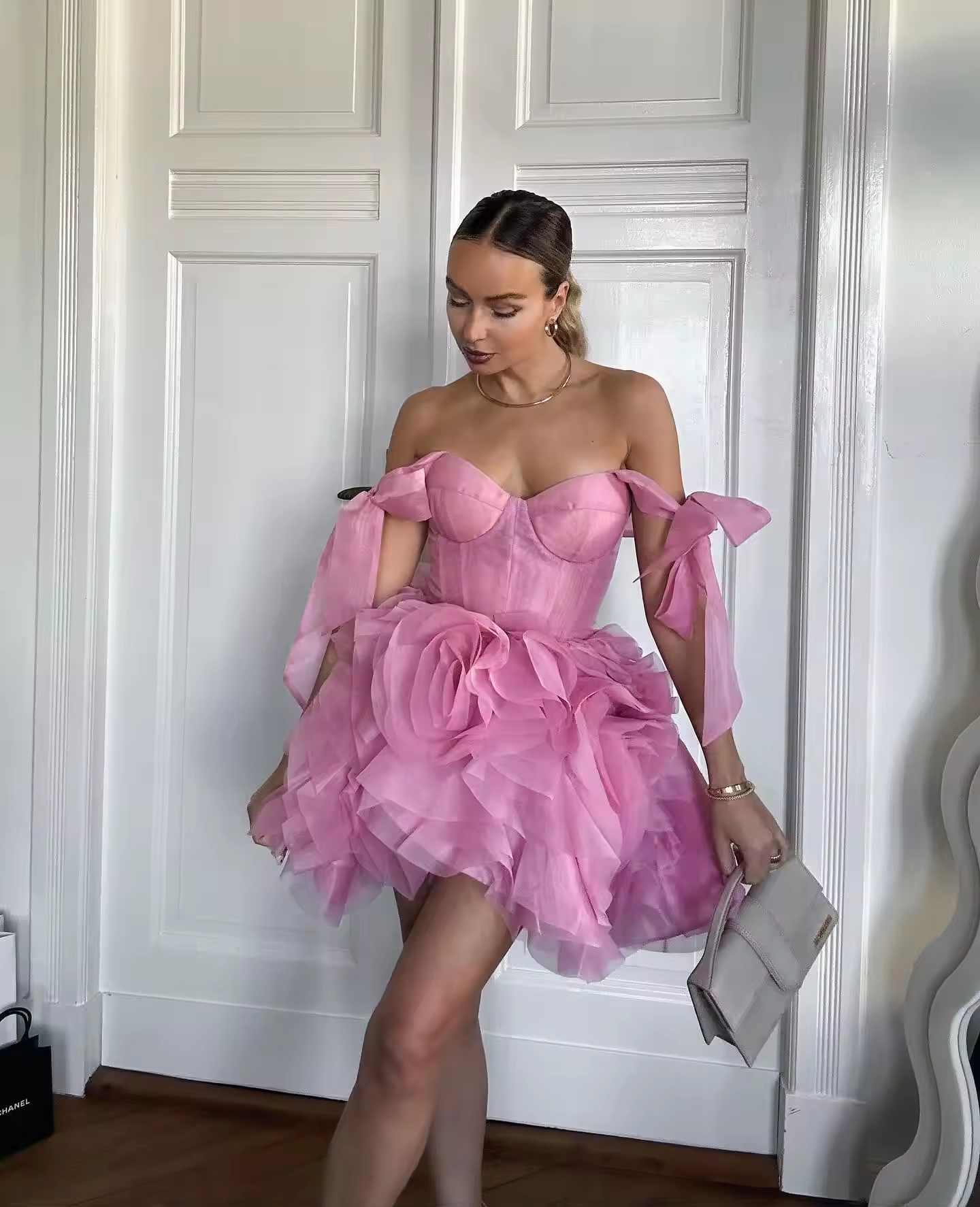 Pretty Handmade Flowers Prom Dresses Off The Shouder Bow Ruffles Tiered Tulle Mini Party Dress Puffy Mesh Pageant Gowns