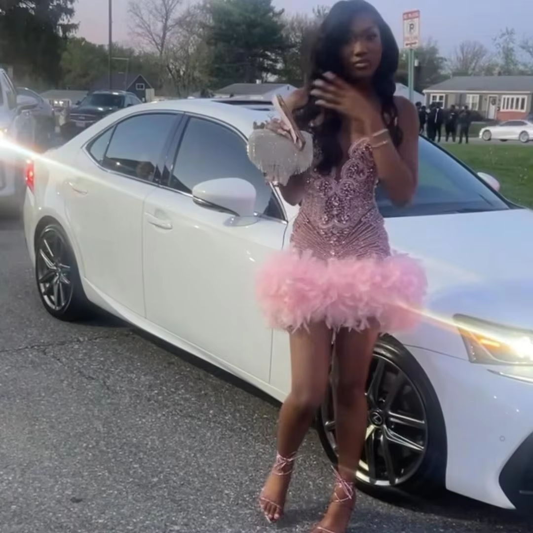 Pink Short Prom Dress For Black Girls 2024 Beaded Crystal Birthday Party Gowns Feathers Mini Cocktail Robe Aso Ebi Homecoming
