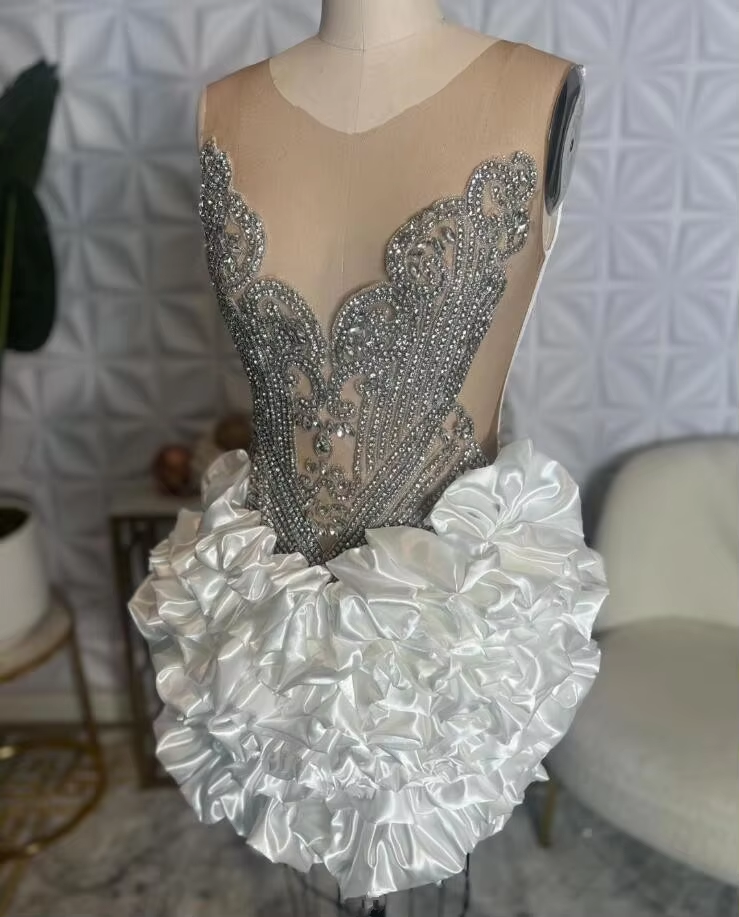 Little White Dress Sparkly Short Prom Homecoming Dresses for Black Girl Luxury Diamond Crystal Birthfay Gala Gown with gloves