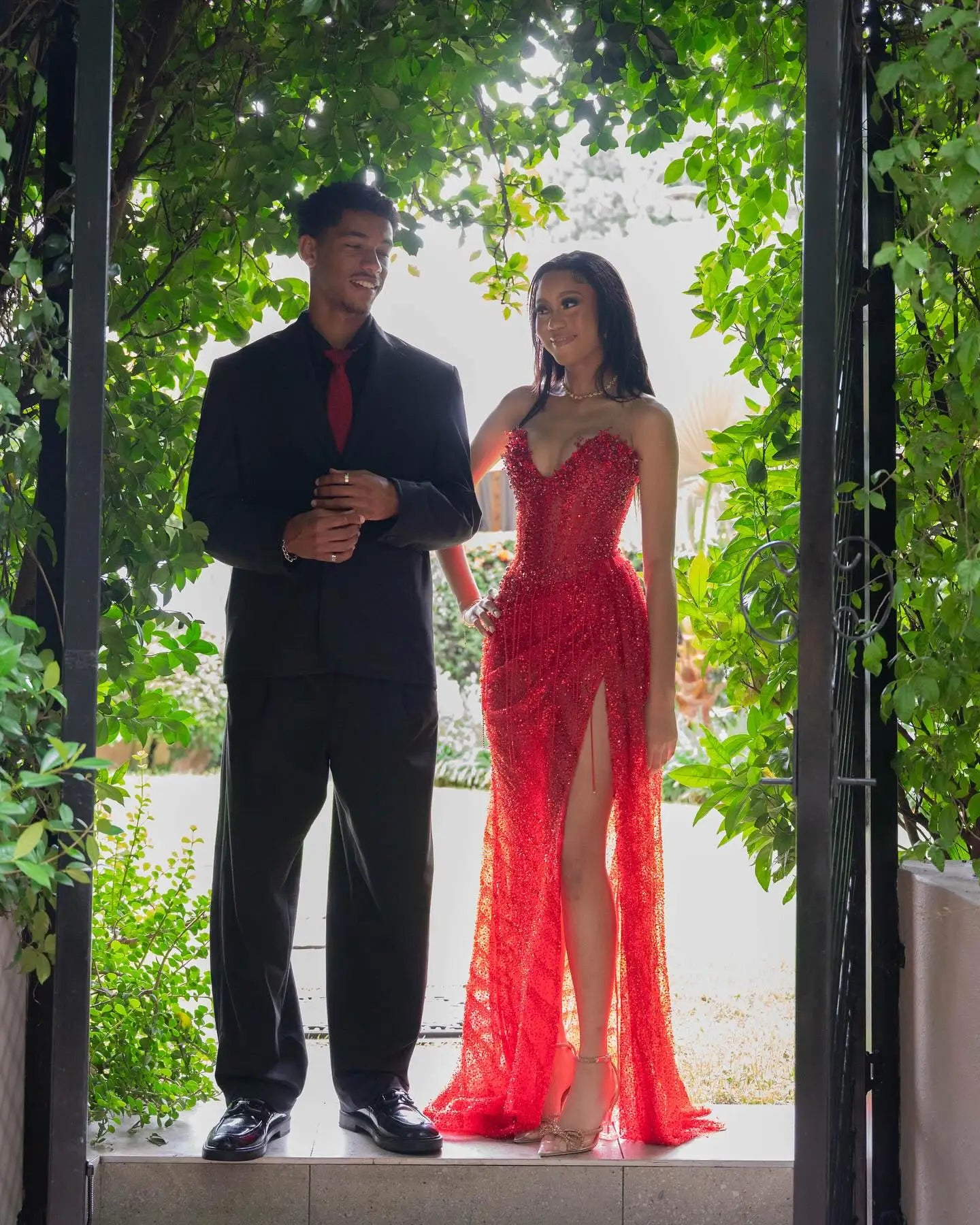 Sexy Red Beading Tassel V Neck Side Slit Prom Dress Glittering Sequins Crystal Luxury Prom Wedding Party Gowns
