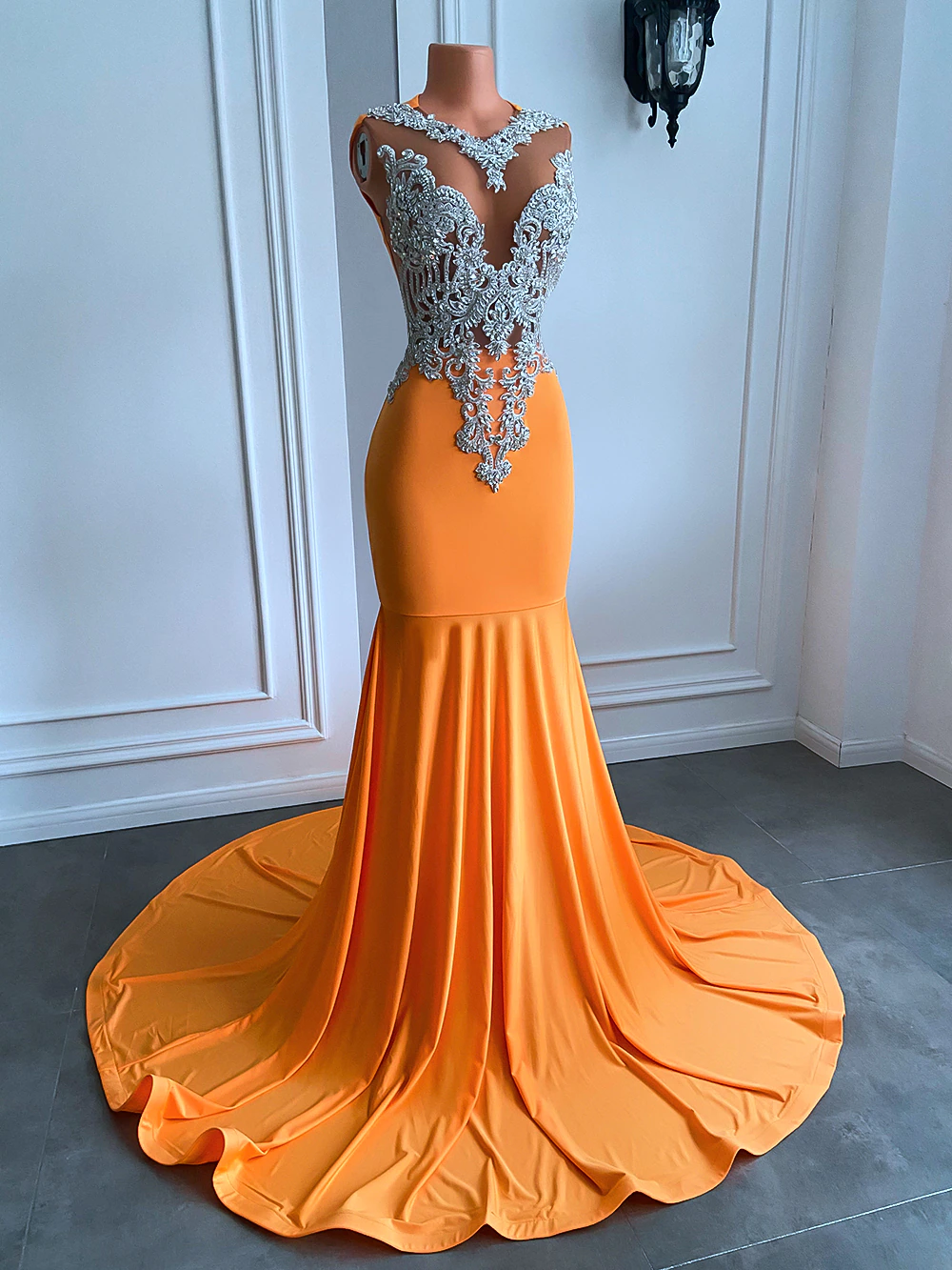 Long Orange Prom Dresses 2023 Sexy Mermaid Style Fitted Silver Beaded Embroidery Orange Spandex Black Girl Prom Formal Gowns